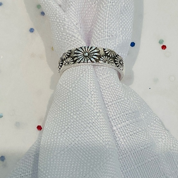 Antique Silver Tone Flower Decor Ring - Picture 9 of 10